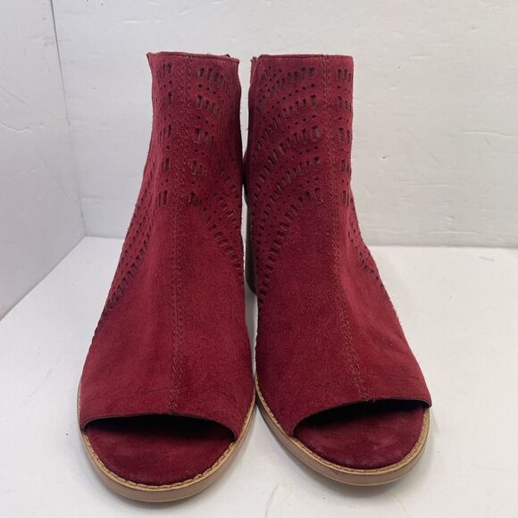 VINCE Camuto Booties Tereena Perforated Burgundy Suede Peep-Toe Women's 9 M - Picture 3 of 9